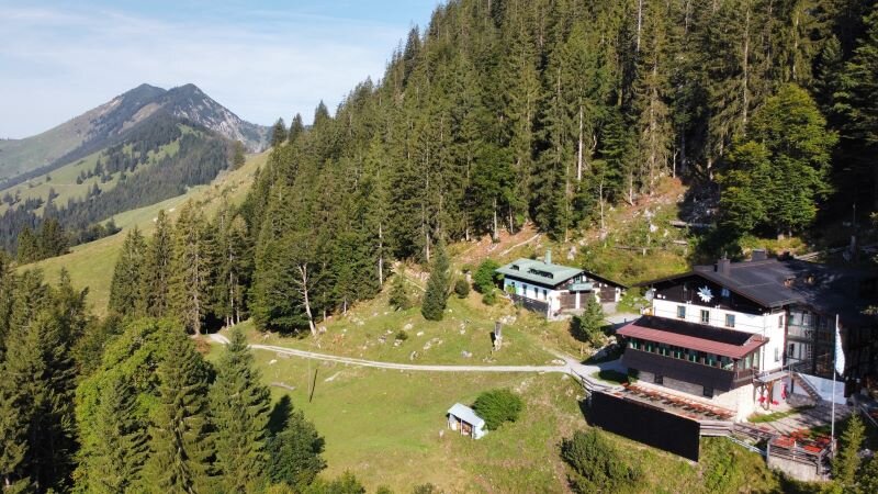 Brünnsteinhaus Luftaufnahme Richtung Westen | © Lukas Lotter